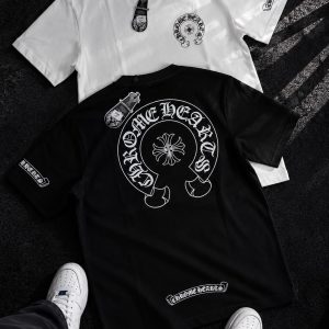 Camiseta hombre cruz plateada