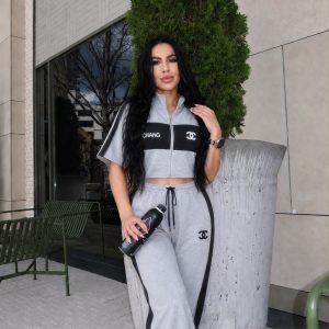 Conjunto dama crop top con cremallera y pantalón bicolor gris y negro